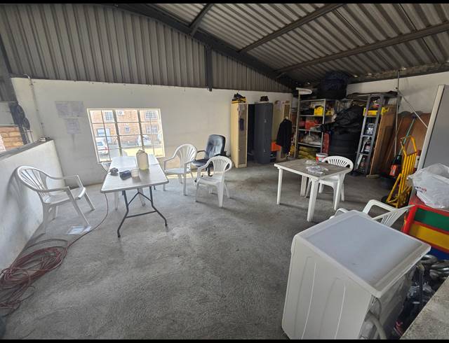 280M² WAREHOUSE TO LET IN ANDERBOLT